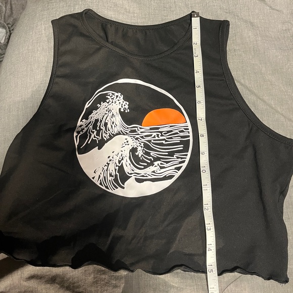 XL Women’s Graphic Tank - Picture 3 of 4